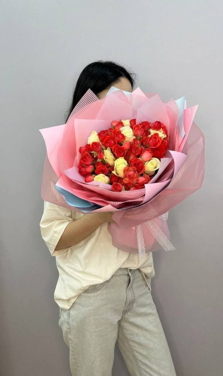 Моно-букет из кустовых роз
